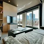 Hesperia 4*
