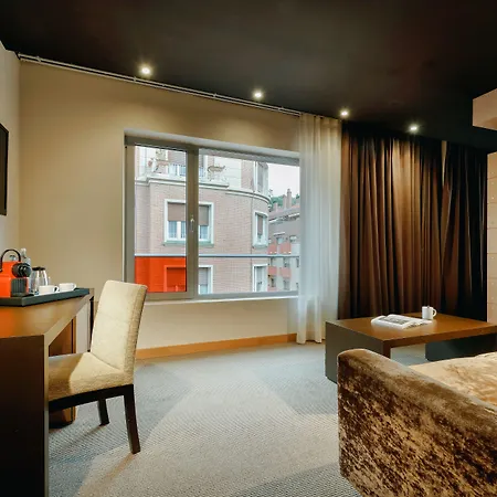 Hesperia 4*