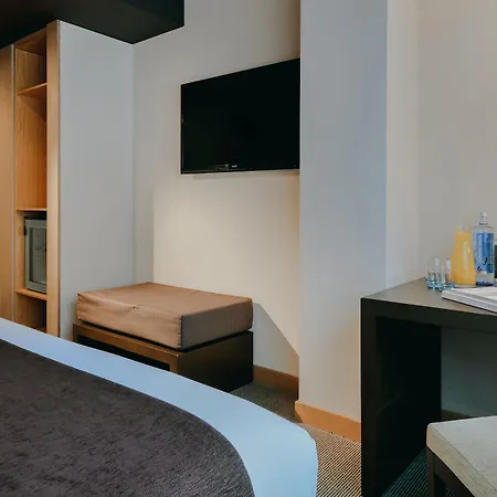 Hesperia 4*